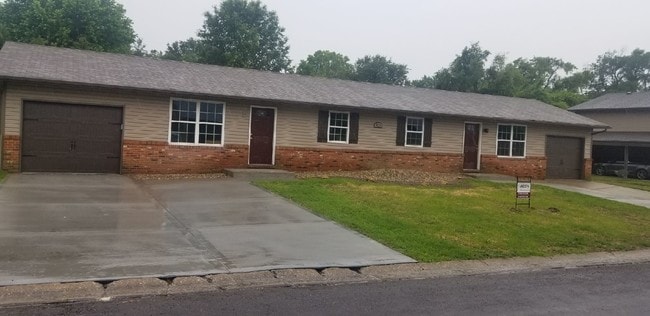 Building Photo - 434 Eagles Way