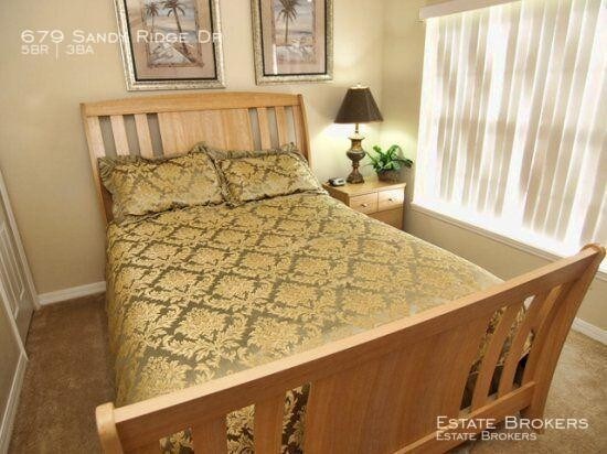 Foto del edificio - 679 Sandy Ridge Dr