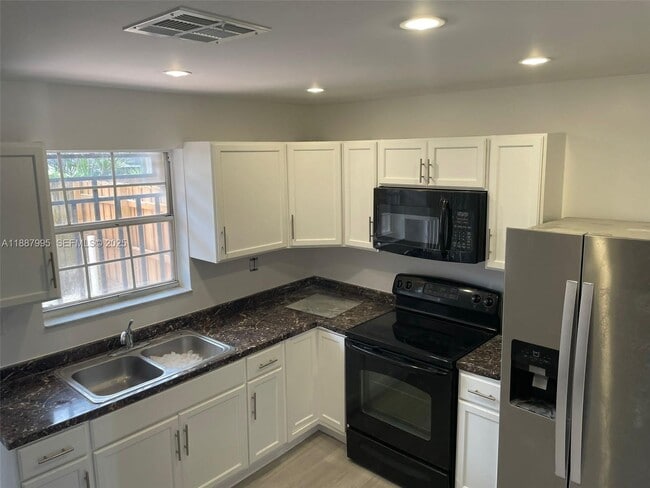 Building Photo - 6275 SW 130th Ave