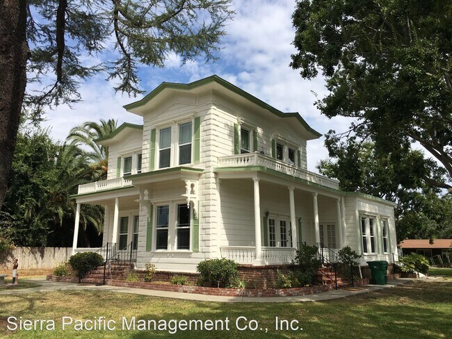Building Photo - 4 br, 3 bath Apartment - 443 W Wood Ave