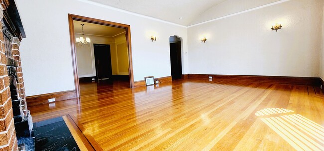 Foto del edificio - SUPER SPACIOUS, 3 LEVELS, 3 BONUS Rooms-SI...