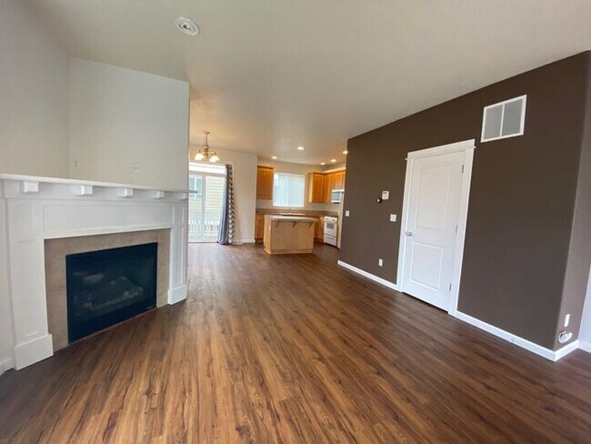 Building Photo - 1123 SW 160th Ave