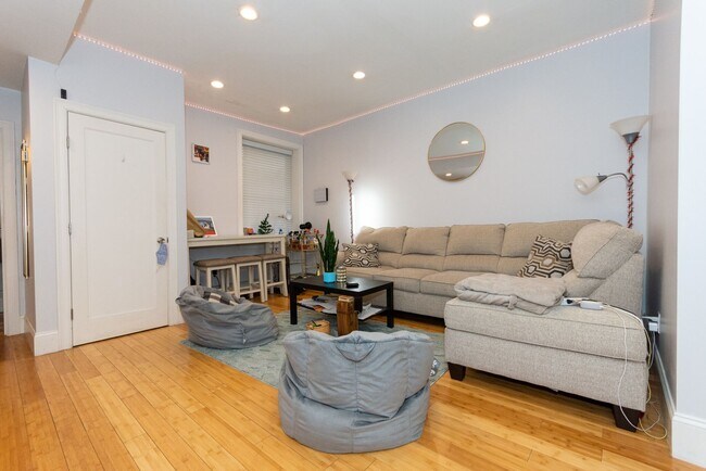 Foto del edificio - NICE, RENOVATED Allston Village 1 bed avail 9/1!!!!