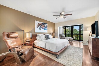 Building Photo - 11355 Pond View Dr