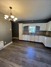 Building Photo - 998-998 Riverside Dr