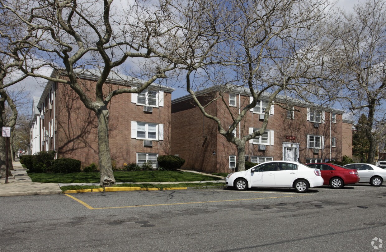 Primary Photo - Arlington Court Apartments