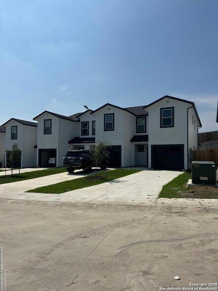 Primary Photo - 8407 V. Verona