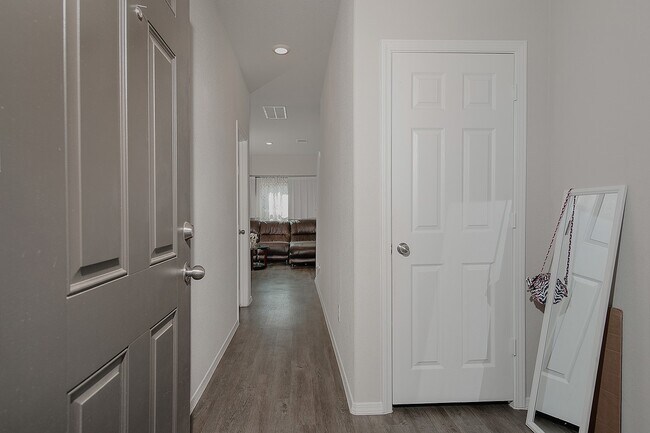 Foto del edificio - 1822 Brushy Cedar Ct
