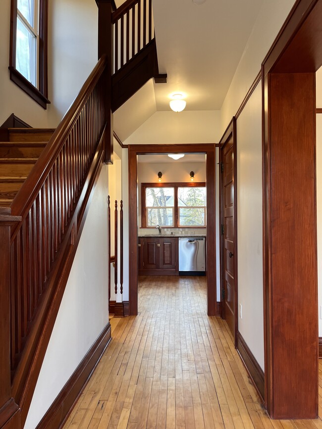 Entryway - 1325 Chandler St