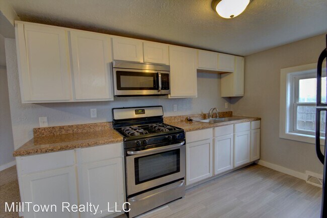Building Photo - 2 br, 1 bath House - 1322 1/2 Morton Dr