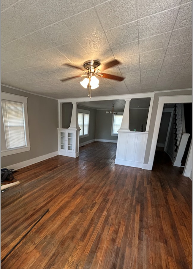 Building Photo - COMING SOON!  GORGEOUS 4BR/1BA - Large Cor...