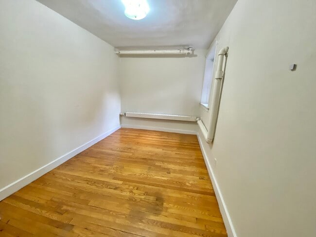 Building Photo - 1589 Beacon St