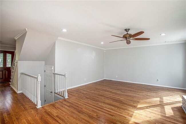 Foto del edificio - 390 Waverly Hall Cir