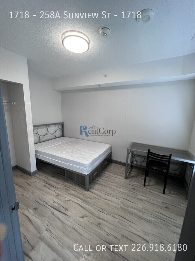 Building Photo - 258A-258A Sunview St