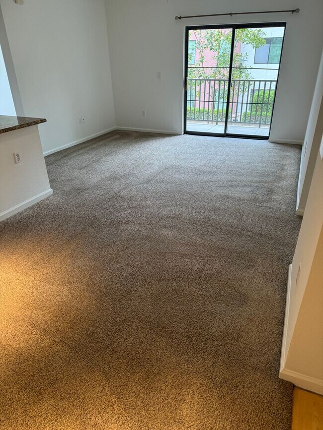 Foto del edificio - 2 Bed 2 Bath Spacious Condo in the Heart of Downtown San Jose! Tour Today!