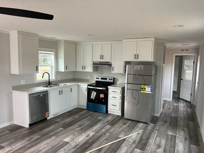 Foto del edificio - 16800 Jessica Rd