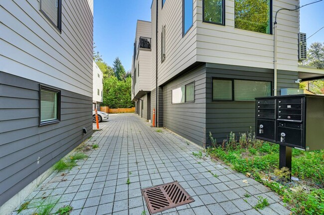 Foto del edificio - Modern Luxury Townhome Near Lake Washington