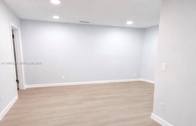 Foto del edificio - 1330 NW 7th Pl