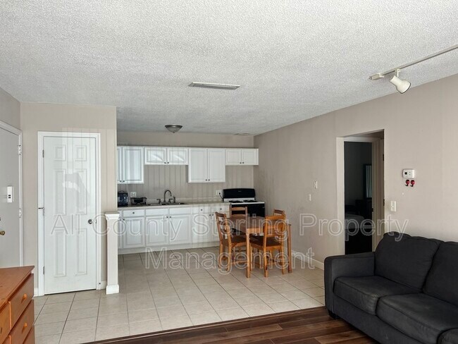 Building Photo - 1700 SW 16th Ct