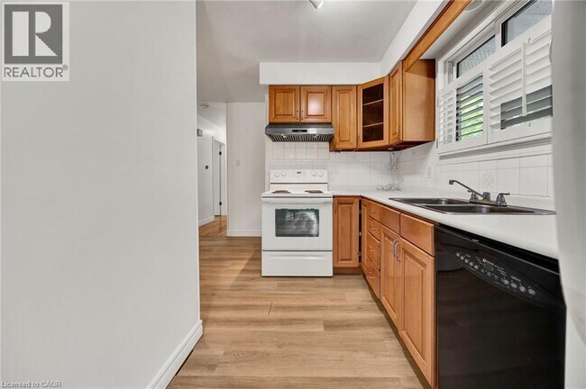 Building Photo - 514 Fallingbrook Dr