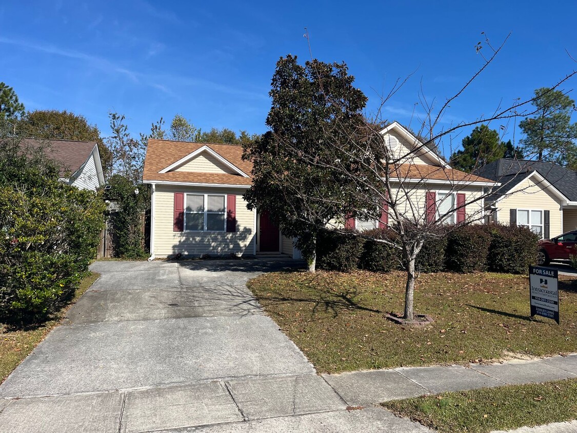 Great Neighborhood with Community Pool - Great Neighborhood with Community Pool