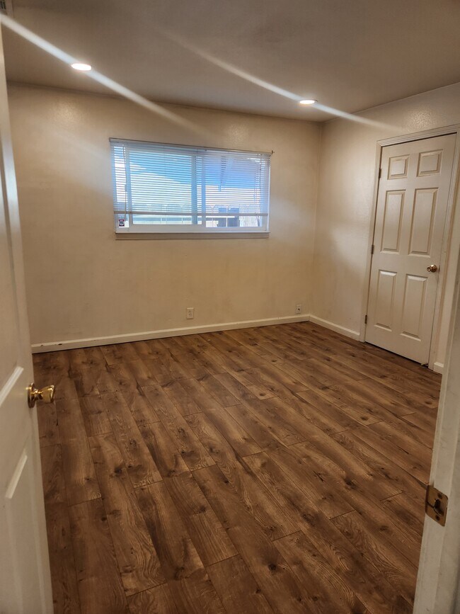 Foto del edificio - 417 Elm Ave