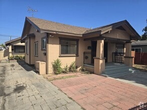 Building Photo - 2538 Elm Ave