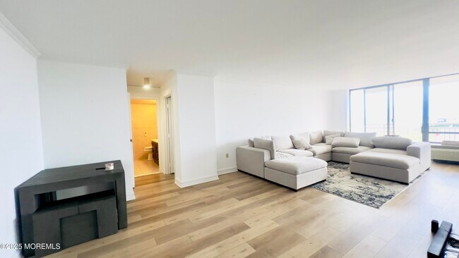 Foto del edificio - 787 Ocean Ave