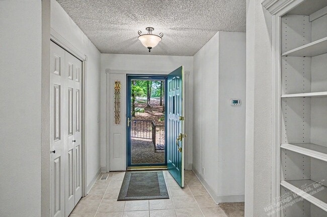 Building Photo - Lake Balboa Area| Home| Unfurnished