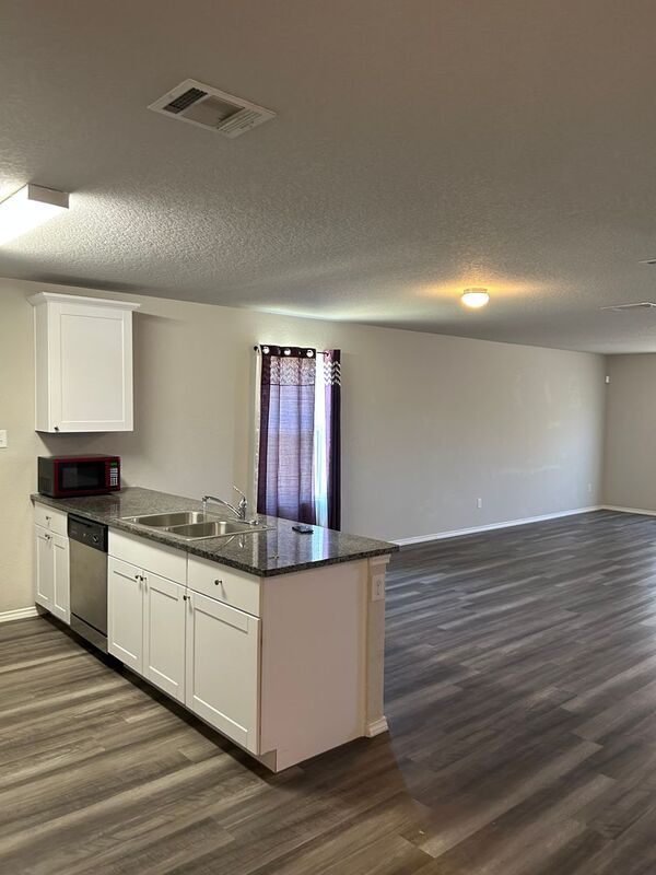 Building Photo - 10254 Robbins Bluff