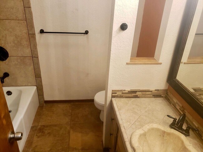 Foto del edificio - 3 br, 2 bath House - 5009 Sooner TRL NW