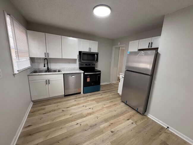 Foto del edificio - Renovated 3bed/1bath in Greensboro!