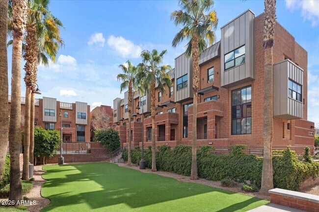 Foto del edificio - 330 S Farmer Ave