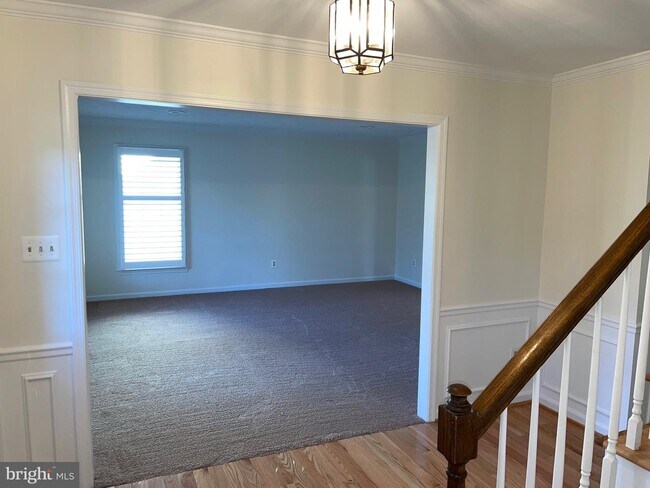 Building Photo - 967 Rustling Oaks Dr