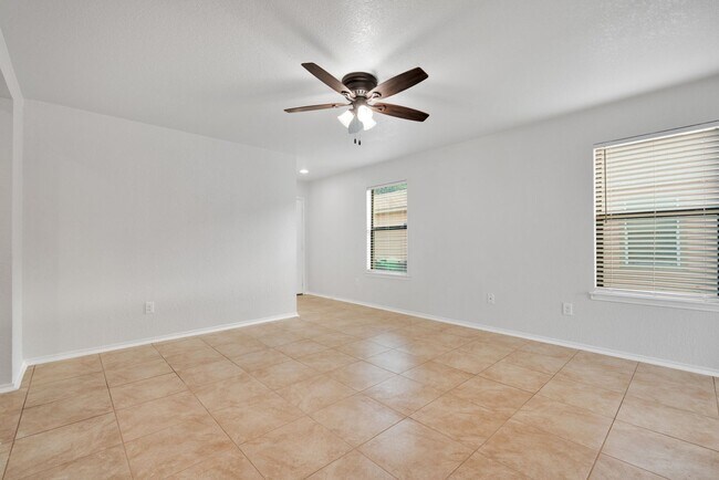 Building Photo - Charming 3 bedroom 2 Bathroom Home!