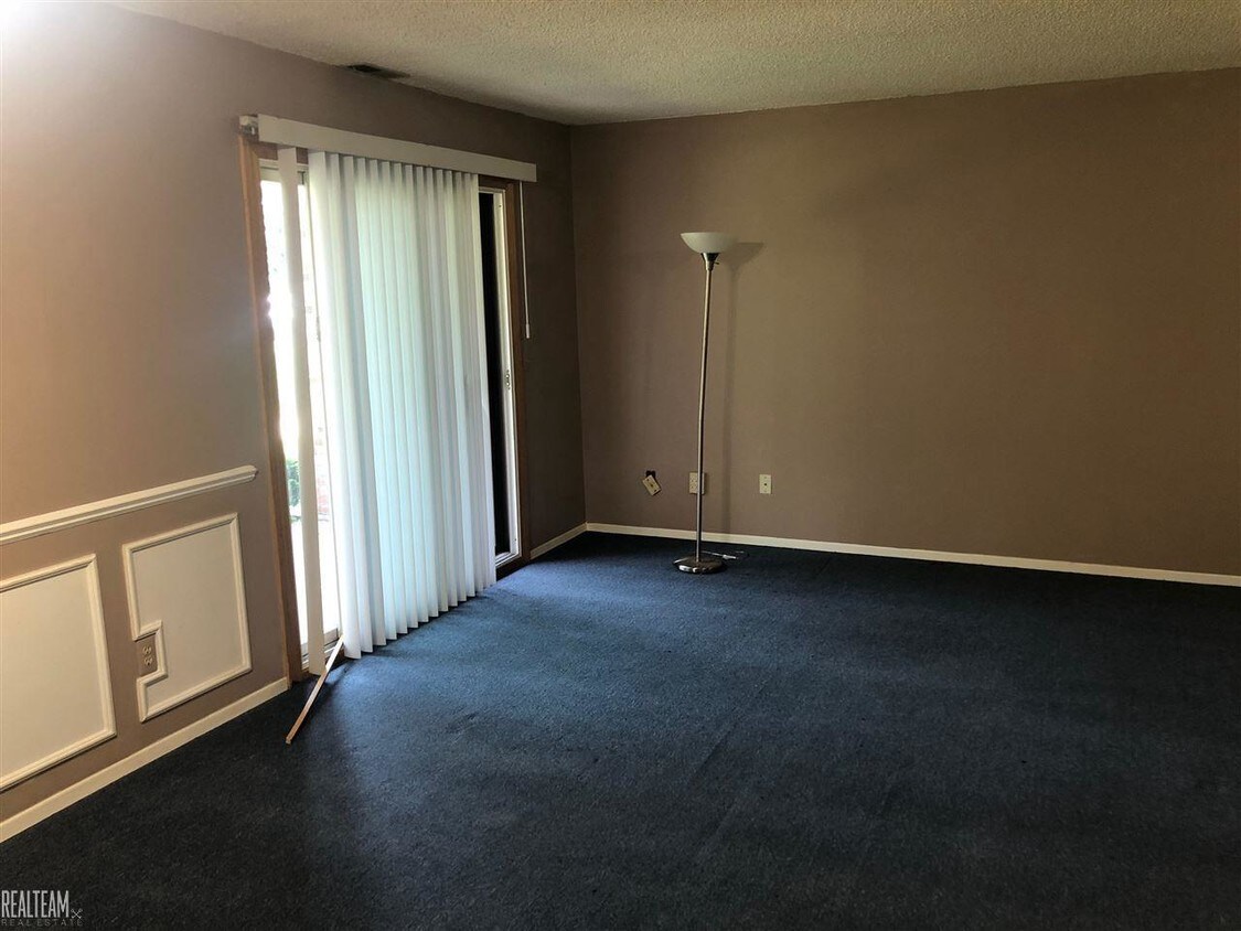15010 Island Dr, Sterling Heights, MI 48313 Condo for Rent in