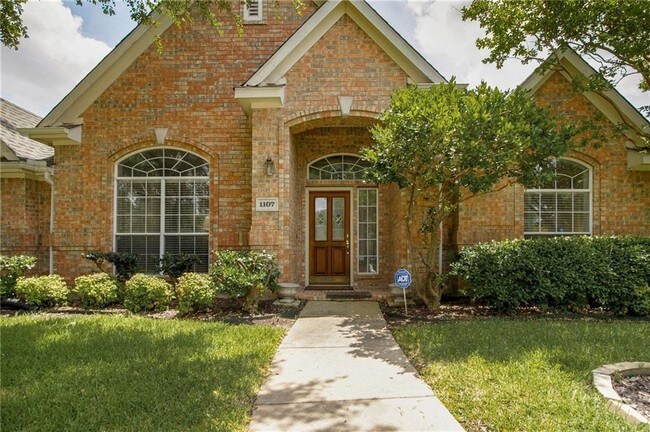 Building Photo - 1107 Fairfax Dr