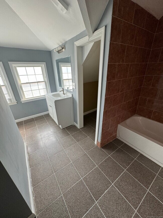 Foto del edificio - 817 Albany Ave