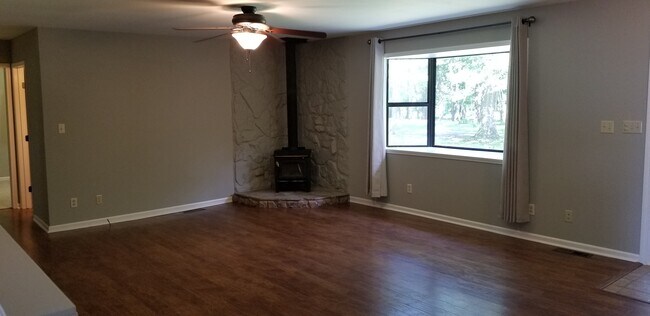 Gran sala de estar - 229 Lost Lake Dr