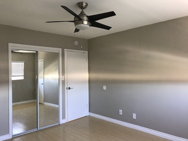 Foto del edificio - Remodel, Beautiful 2 bedroom 1 1/2 bath ap...