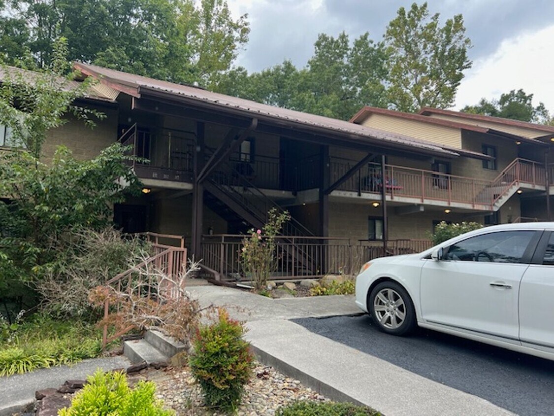221 Woodland Rd, Gatlinburg, TN 37738 Condo for Rent in Gatlinburg
