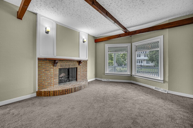 Building Photo - 402 Nicholson St