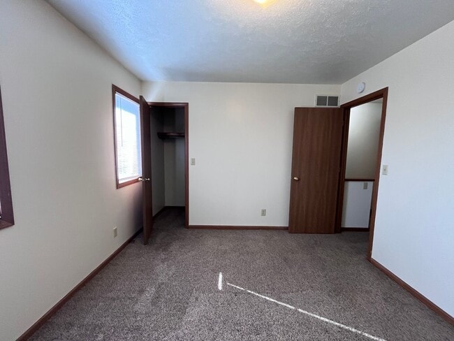 Building Photo - 115 Watertower Ct
