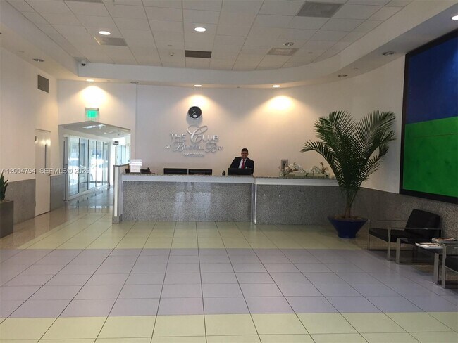 Foto del edificio - 1200 Brickell Bay Dr