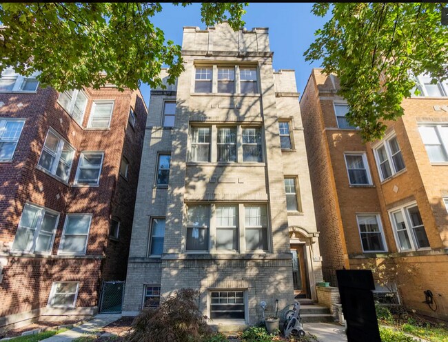 Foto del edificio - 6513 N Bosworth Ave