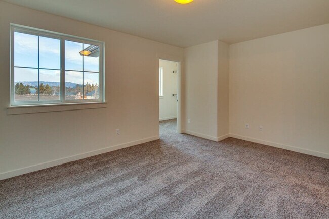 Foto del edificio - NE Bend Townhome for Rent!