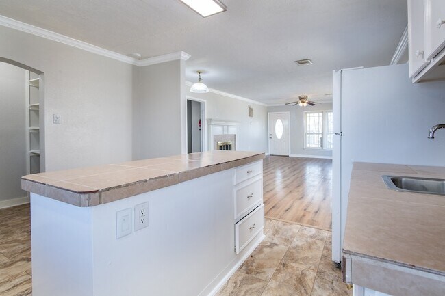 Foto del edificio - 1007 E Main St