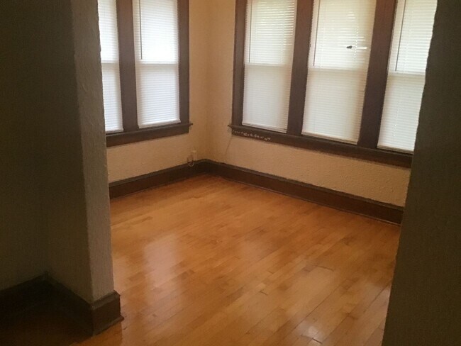 Foto del edificio - 4 bedroom single family home