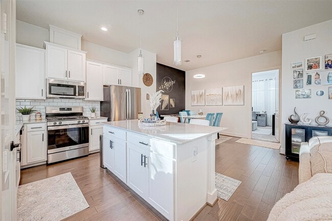 Building Photo - 6021 Cypress St