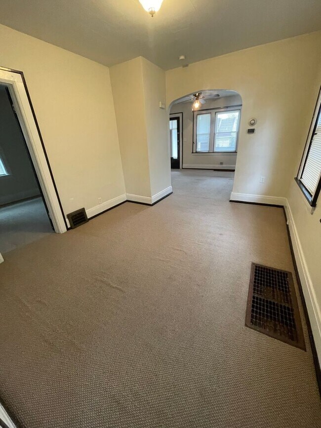 Foto del edificio - 1053-1055 W 25th St